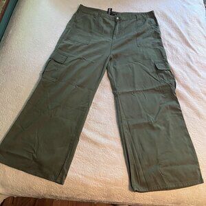 Boohoo Plus Size 22 Green Cargo Jean